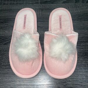 NWOT VICTORIA’S SECRET house slippers size medium (7/8)